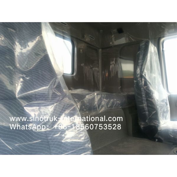 SINOTRUK HOWO 6×4 10 wheels Oil Tank Truck 371HP 20CBM With fuel dispenser The color can be customized